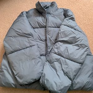 Cute women’s lightweight puffer jacket.